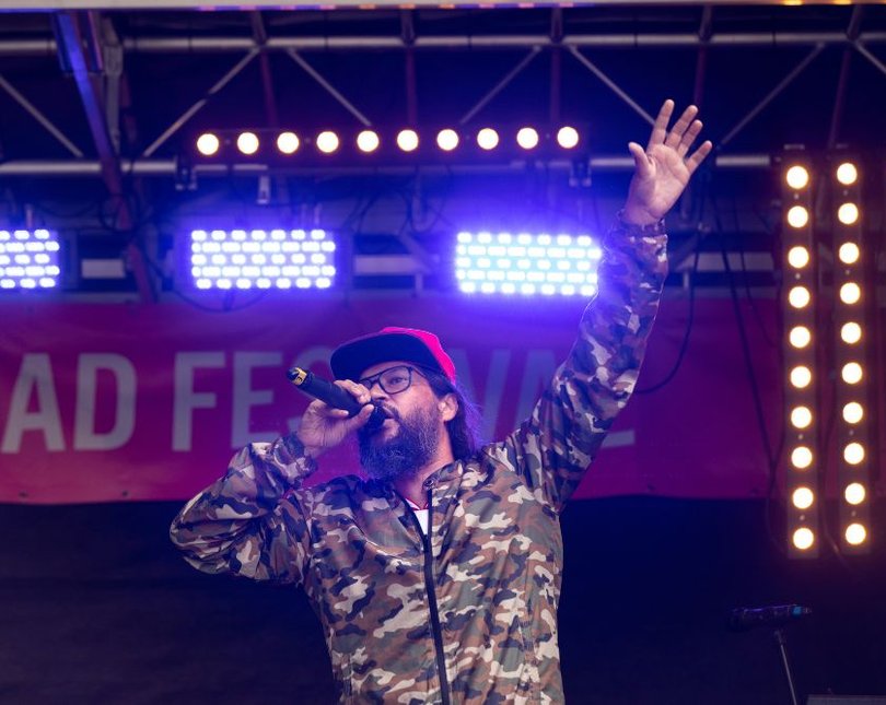 Main singing on Main Stage